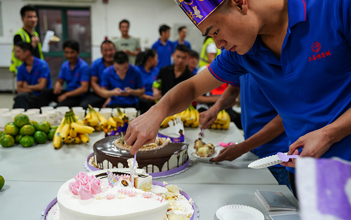 上嘉物流生日会