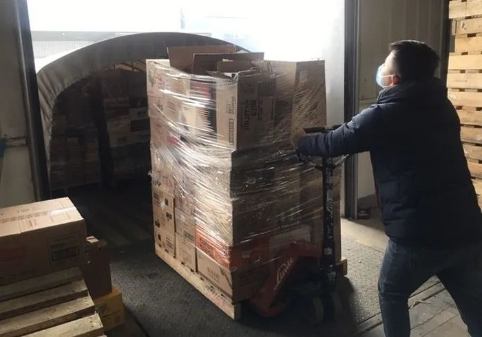上嘉物流仓储日常装卸货物